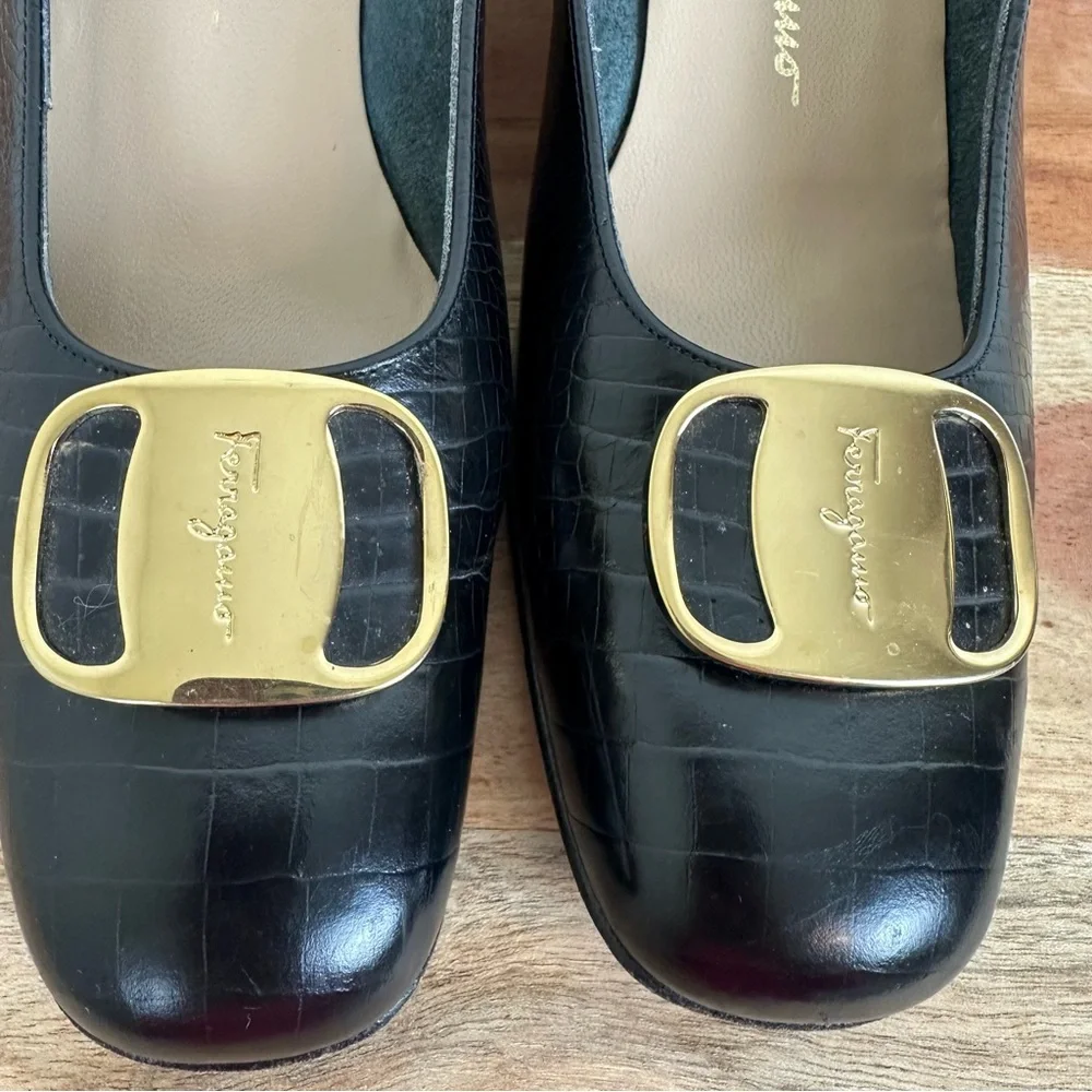 Vintage Salvatore Ferragamo Gancini Pumps - Picture 5 of 13